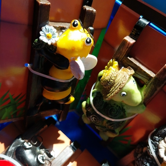 PLANT pot huggers set (frog,turtle,ladybug,knome,bee,owl) - Picture 6 of 9